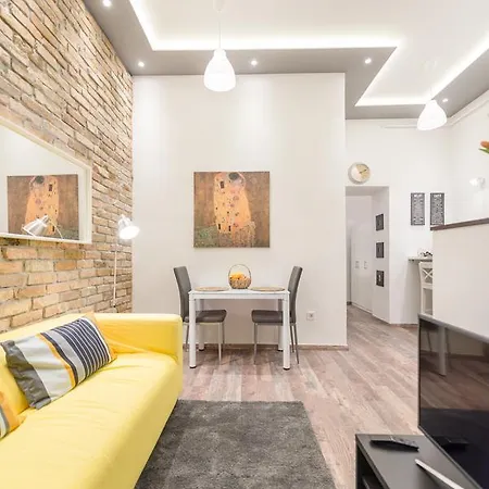 Oasis - Almassy Park Apartment *